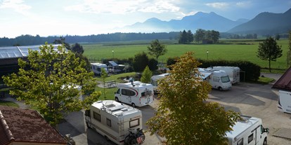Motorhome parking space - Duschen - Oberbayern - Wohnmobilpark am Tenniszentrum Bernau