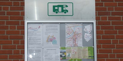 Reisemobilstellplatz - Entsorgung Toilettenkassette - Korbach - Im Schaukasten erhalten Sie die wichtigsten Informationen auf einen Blick. - Wohnmobilhafen Marsberg