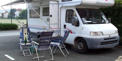Motorhome parking space - Preis - Sauerland - Ein Stellplatz bietet Ihnen genüg Platz für Wohnmobil und ein paar Stühle. - Wohnmobilhafen Marsberg