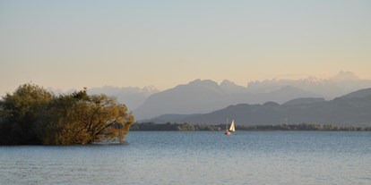 Reisemobilstellplatz - Umgebungsschwerpunkt: See - Bayern - Blick vom Campingplatz auf die schweizer Berge - Park-Camping Lindau am See