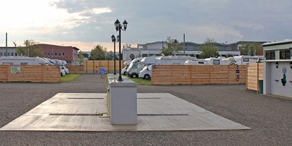 Motorhome parking space - WLAN: nur um die Rezeption vorhanden - Vienna - Ver- & Entsorgung - Reisemobilstellplatz Wien