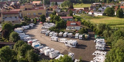 Motorhome parking space - öffentliche Verkehrsmittel - Bad Waldsee - Stellplatz bei den Wohnmobiltagen - Schussenrieder Bierkrugmuseum