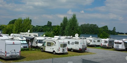 Motorhome parking space - Valkenburg - Stellplatz am Lago Laprello