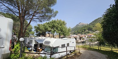 Motorhome parking space - Umgebungsschwerpunkt: Meer - Campania - Area Sosta L' Angolo Verde