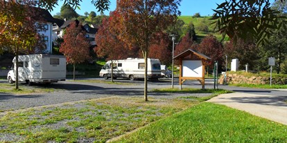 Reisemobilstellplatz - Grauwasserentsorgung - Franken - Beschreibungstext für das Bild - Parkplatz Hofwiese