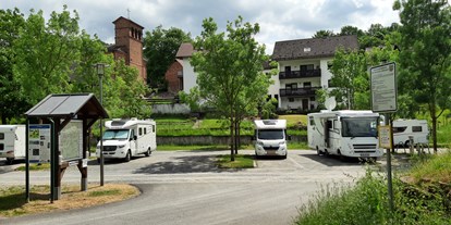 Motorhome parking space - Franken - Einfahrt - Parkplatz Hofwiese