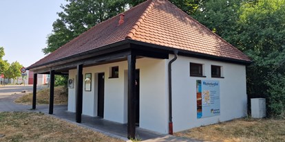 Reisemobilstellplatz - Weikersheim - Toiletten werden offensichtlich dreimal täglich professionell gereinigt!! - P2 an der Nördlinger Straße