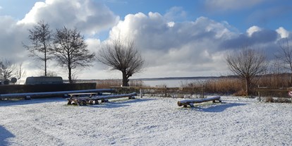 Motorhome parking space - Duschen - Plauer See - Auch im Winter haben wir geöffnet  - Inselcamping Werder
