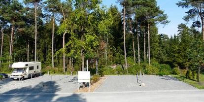 Reisemobilstellplatz - Schneverdingen - Es stehen 5 Stellplätze vor der Schranke zur Verfügung... - Campingplatz Auf dem Simpel