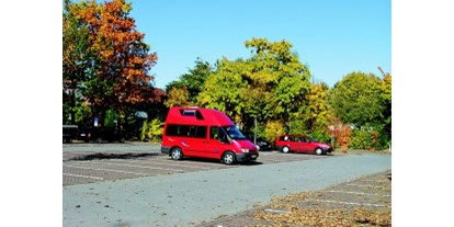 Motorhome parking space - Wohnwagen erlaubt - Parkplatz am Frei- und Hallenbad