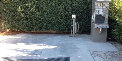 Motorhome parking space - Grauwasserentsorgung - Italy - Area Sosta del Verde