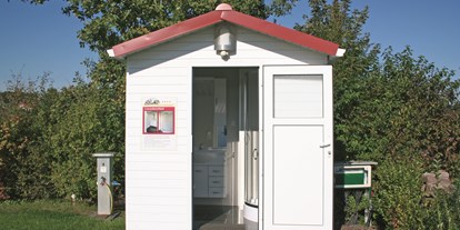 Reisemobilstellplatz - Sauna - Bergkamen - Die Sanitärkabinen in der Komfortausführung sind beheizt und ausgestattet mit WC, Waschtisch und dusche, teilweise auch mit kleinem extra Geschirrspülraum. Die Standard-Sanitärkabinen sind etwas kleiner und einfacher ausgestattet. - Erholungspark Wehlingsheide