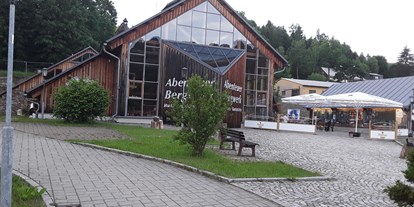 Reisemobilstellplatz - Osek - Abenteuer Bergwerk Bernsteinzimmer und Gaststätte Huthaus - Kurzzeit am Abenteuer Bergwerk