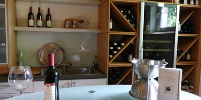 Reisemobilstellplatz - Roschbach - Genießen Sie Weine von unserem Weingut und lernen Sie uns bei einer kleinen Weinprobe näher kennen. - Weingut Helmut Koch