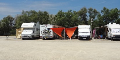 Motorhome parking space - Stromanschluss - Gard - Les Poissons d'Argent