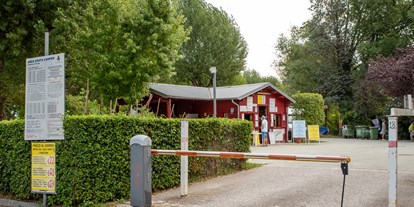Reisemobilstellplatz - Entsorgung Toilettenkassette - Italien - Area Sosta Camper Lugana Marina
