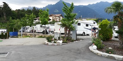 Motorhome parking space - Duschen - Italy - Camper Stellplatz Schneeburghof