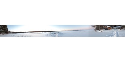 Motorhome parking space - Umgebungsschwerpunkt: Strand - Northern Sweden - Holzsauna an bester Stelle mit direktem Zugang zum See. 
Auch im Winter in Betrieb mit Eisloch.
24 h im voraus reservieren - Norra Dellen Familjecamping