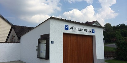 Motorhome parking space - Spielplatz - Oberbayern - Privater Stellplatz - Am Maibaum Denkendorf