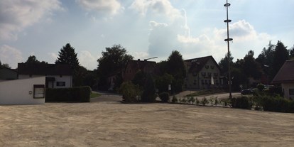 Motorhome parking space - Spielplatz - Oberbayern - Privater Stellplatz - Am Maibaum Denkendorf
