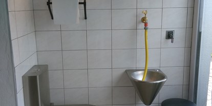 Reisemobilstellplatz - Entsorgung Toilettenkassette - Grattersdorf - Entsorgung - Wohnmobilstellplatz am Haus Anja