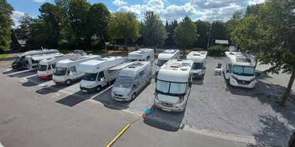 Motorhome parking space - Grauwasserentsorgung - Sauerland - Für Gruppenreisen kann auch der Parkplatz reserviert werden. - Wohnmobilhafen Brilon