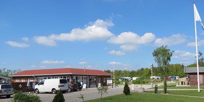Reisemobilstellplatz - Umgebungsschwerpunkt: am Land - Dänemark - Zufahrt - Holme Å Camping