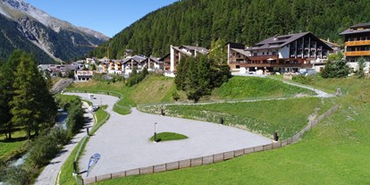 Motorhome parking space - Stromanschluss - Italy - Unser neuer Stellplatz am Fuße der König Ortlers auf 1920m. - Alpina Mountain Resort
