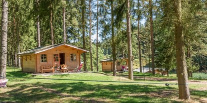 Reisemobilstellplatz - Umgebungsschwerpunkt: am Land - Eger (Region Karlsbad) - Scheunendorf mit 4 urigen Holzhütten - Vogtlandcamping