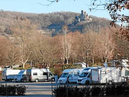 Motorhome parking space - Umgebungsschwerpunkt: Berg - Baden-Württemberg - Nahe Campingplatz Lörrach und Burg Rötteln - Wohnmobil-Stellplatz Lörrach-Basel