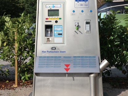 Motorhome parking space - Müllheim - Check-in 365 Tage / 24 h am Automaten. Bezahlung mit Münzen oder Maestro Karte (EC). - Wohnmobil-Stellplatz Lörrach-Basel