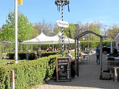 Reisemobilstellplatz - Art des Stellplatz: bei Freibad - Mülhausen - Restaurant im Grütt, direkt beim Stellplatz. Deutsche Küche. - Wohnmobil-Stellplatz Lörrach-Basel