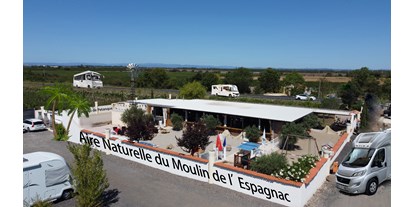 Reisemobilstellplatz - Hunde erlaubt: Hunde erlaubt - Hérault - Salle de convivialité            
 aire de jeux pour enfants
jeux de boules - Aire naturelle du Moulin de l'Espagnac