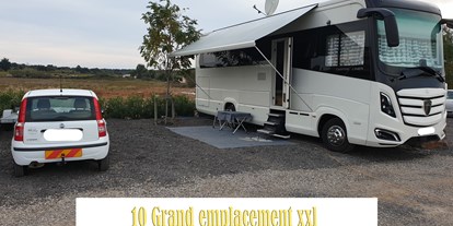 Motorhome parking space - Wintercamping - Languedoc-Roussillon - Grandes places XXL avec eau, vidange et électricité - Aire naturelle du Moulin de l'Espagnac
