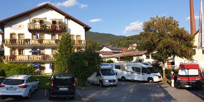 Motorhome parking space - öffentliche Verkehrsmittel - Grattersdorf - Parkplatz am Ferienhotel Rothbacher Hof