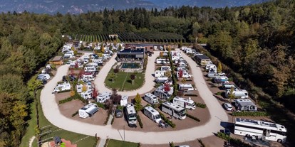 Motorhome parking space - Trentino-South Tyrol - Stellplatz Eppan Camping Montiggl