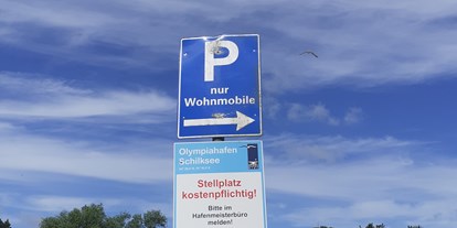Reisemobilstellplatz - Hunde erlaubt: Hunde erlaubt - Eckernförde - Parkplatz Olympiahafen Schilksee