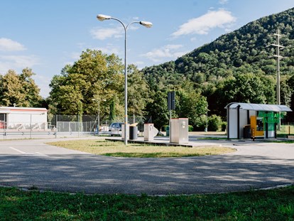 Motorhome parking space - Hunde erlaubt: Hunde erlaubt - Ticino - Frischwasserversorgung - Camper Area Tamaro