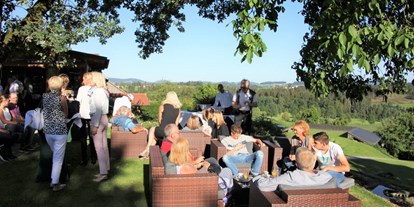 Reisemobilstellplatz - Stromanschluss - Engelhartszell - Lounge unter der Eiche - Raßbach bei Passau Golf- und Landhotel Anetseder am Golfplatz inkl Frühstück und Fitness