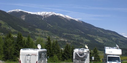 Motorhome parking space - Umgebungsschwerpunkt: Berg - Blick auf den Wildkogel, Wandergebiet im Sommer, Skigebiet im Winter - Panoramastellplatz Friedburg