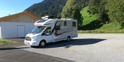 Motorhome parking space - Stromanschluss - Austria - Stell dich in den Dreiklang - Stellplatz Düns