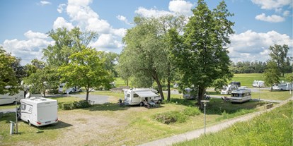 Reisemobilstellplatz - Umgebungsschwerpunkt: See - Bayern - Freie Platzwahl auf der gesamten Anlage. - Reisemobilstellplatz "Am Kurpark" Bad Neustadt a. d. Saale
