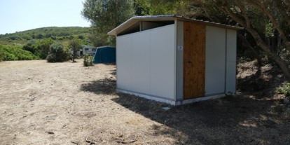 Motorhome parking space - Sardinia - Toiletten / Badehaeuschen - Agricamping - Agriturismo Petra di Cossu