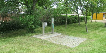 Motorhome parking space - Stromanschluss - Sachsen-Anhalt Nord - Caravanstellplatz am Naturbad Bismarker Kolk