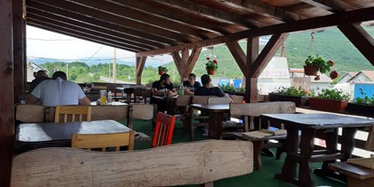 Reisemobilstellplatz - Umgebungsschwerpunkt: Stadt - Dalmatien - Restaurant - 300 m. entfert - Camping lika