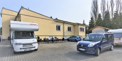 Motorhome parking space - Hallenbad - Karlovy Vary region - Stellplatz Relax Františkovy Lázně
