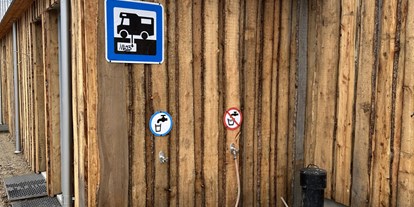 Motorhome parking space - Hunde erlaubt: Hunde nur in NS - Aarhus - Tollundgaard Golf Park Autocamper - Tollundgaard Golf Park