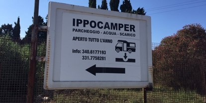 Motorhome parking space - Umgebungsschwerpunkt: Stadt - Italy - Area sosta Ippocamper