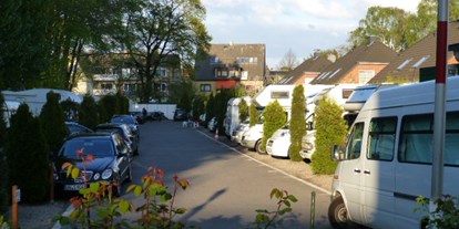 Motorhome parking space - WLAN: am ganzen Platz vorhanden - Hamburg - Camping Buchholz Hamburg