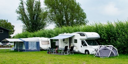 Motorhome parking space - Alblasserdam - camping achter - Camping de la Rue koffie & zo Camper plaatsen